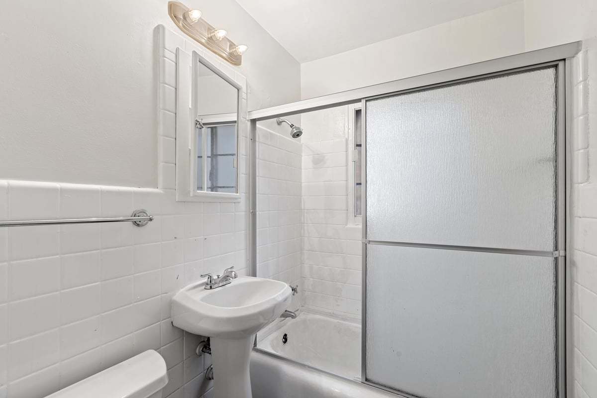 1539 Monroe Avenue 2 Property Photo 8