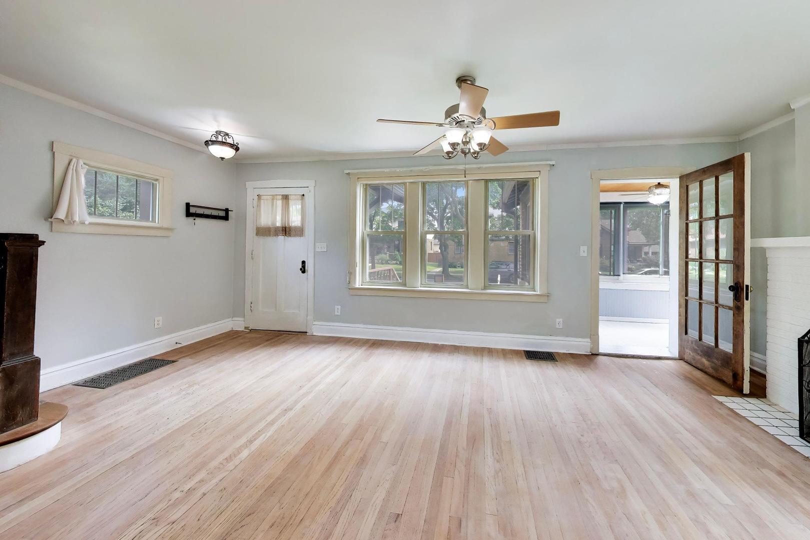 10530 S Leavitt Street Property Photo 5