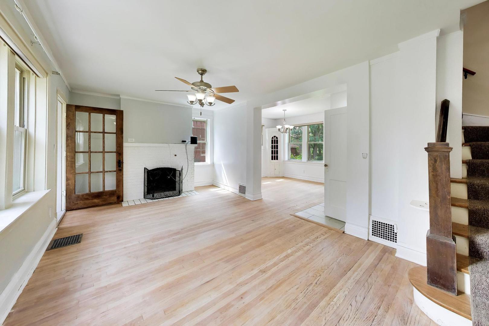 10530 S Leavitt Street Property Photo 6