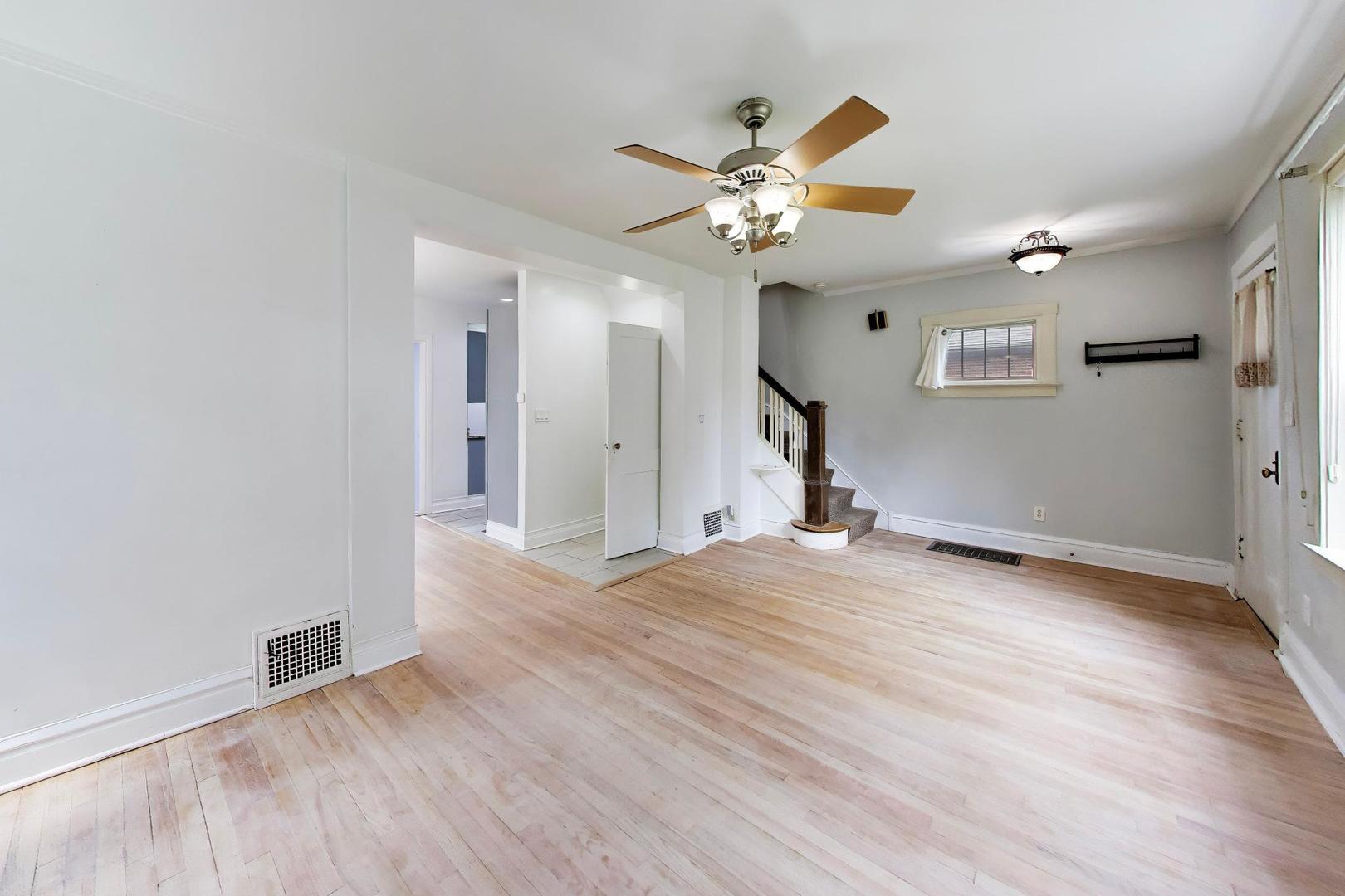 10530 S Leavitt Street Property Photo 7