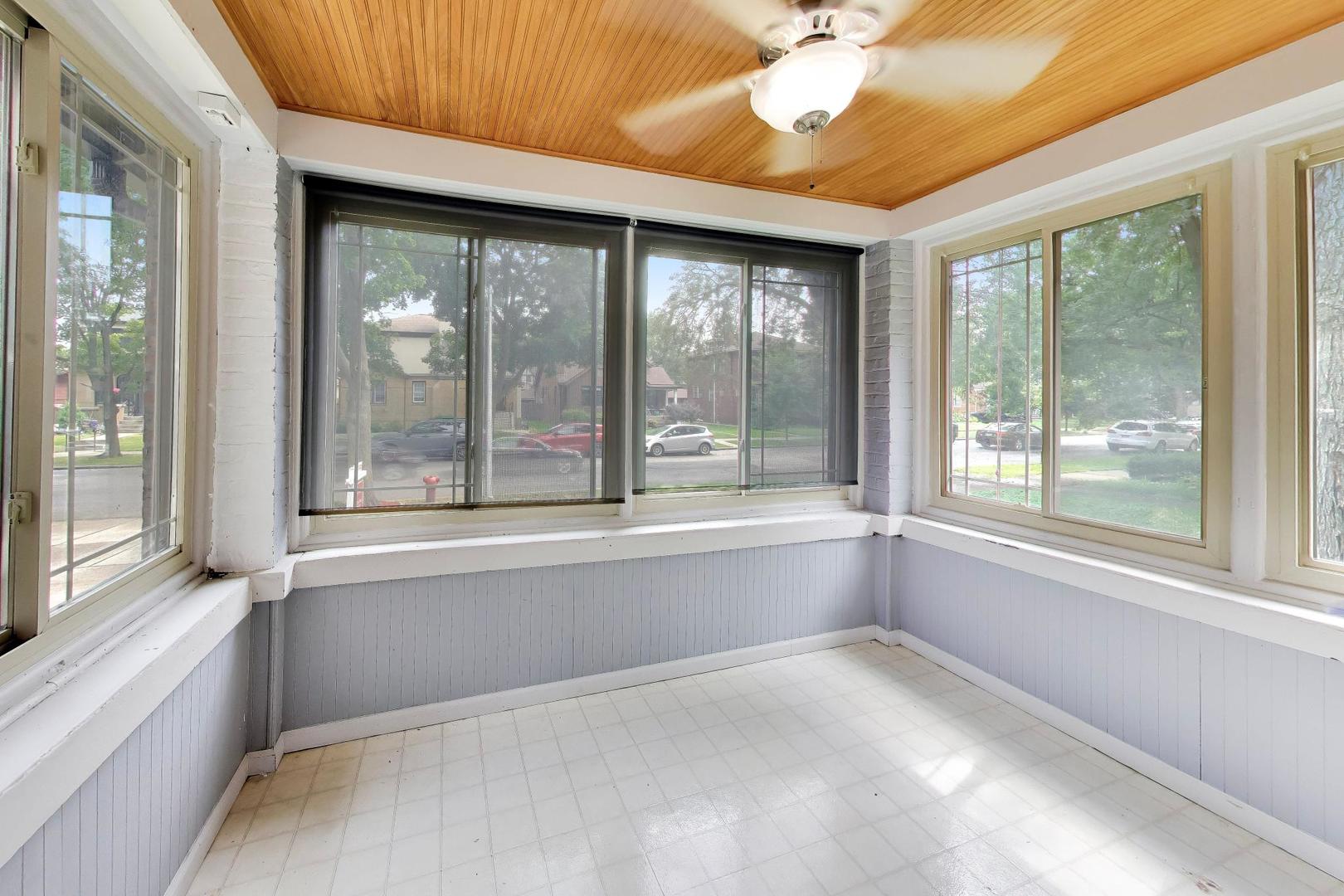 10530 S Leavitt Street Property Photo 17