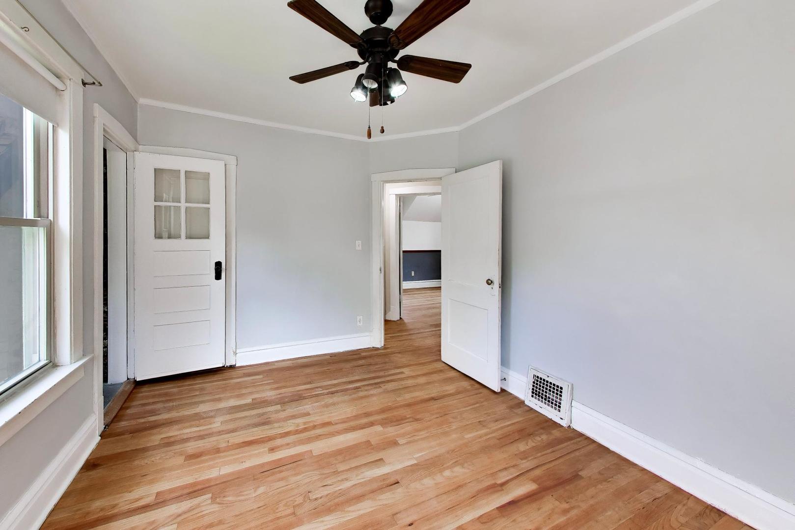10530 S Leavitt Street Property Photo 20