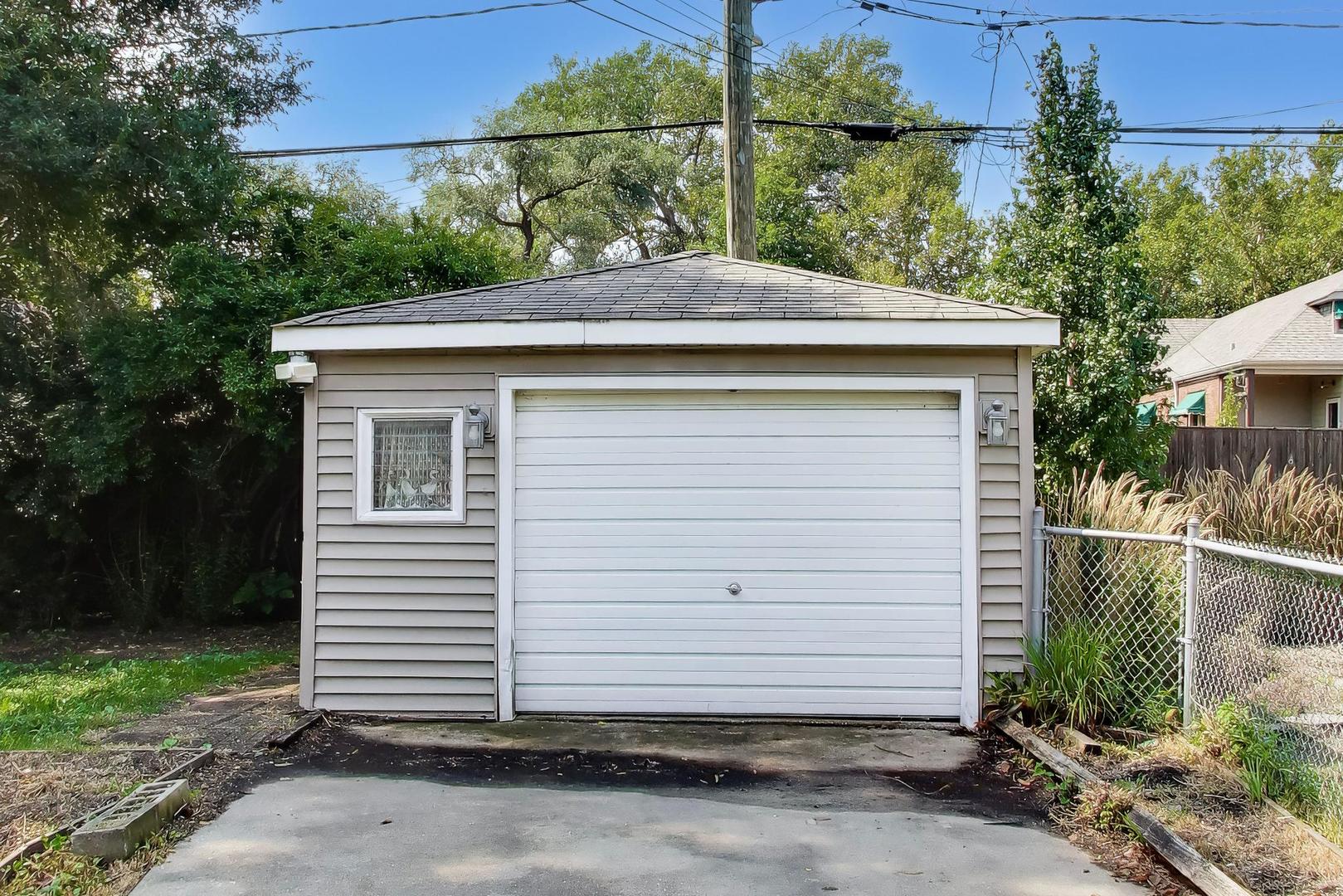 10530 S Leavitt Street Property Photo 42