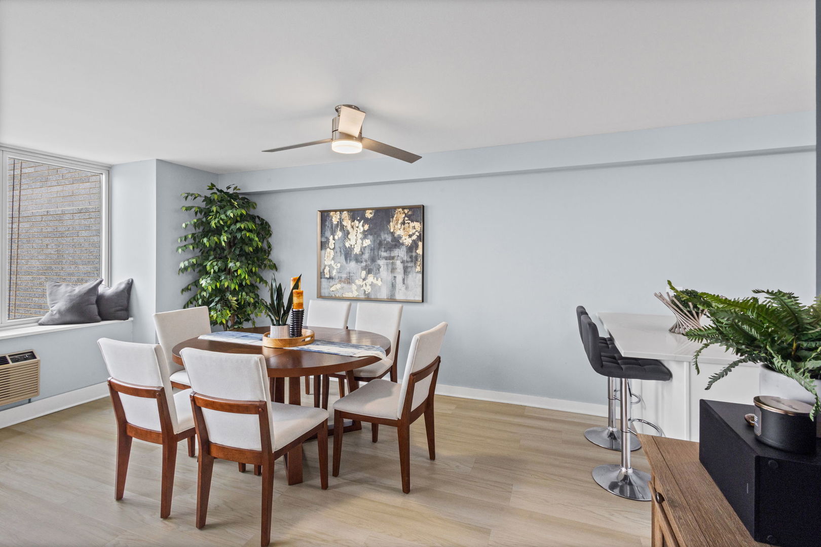 4250 N Marine Drive 2730 Property Photo 4