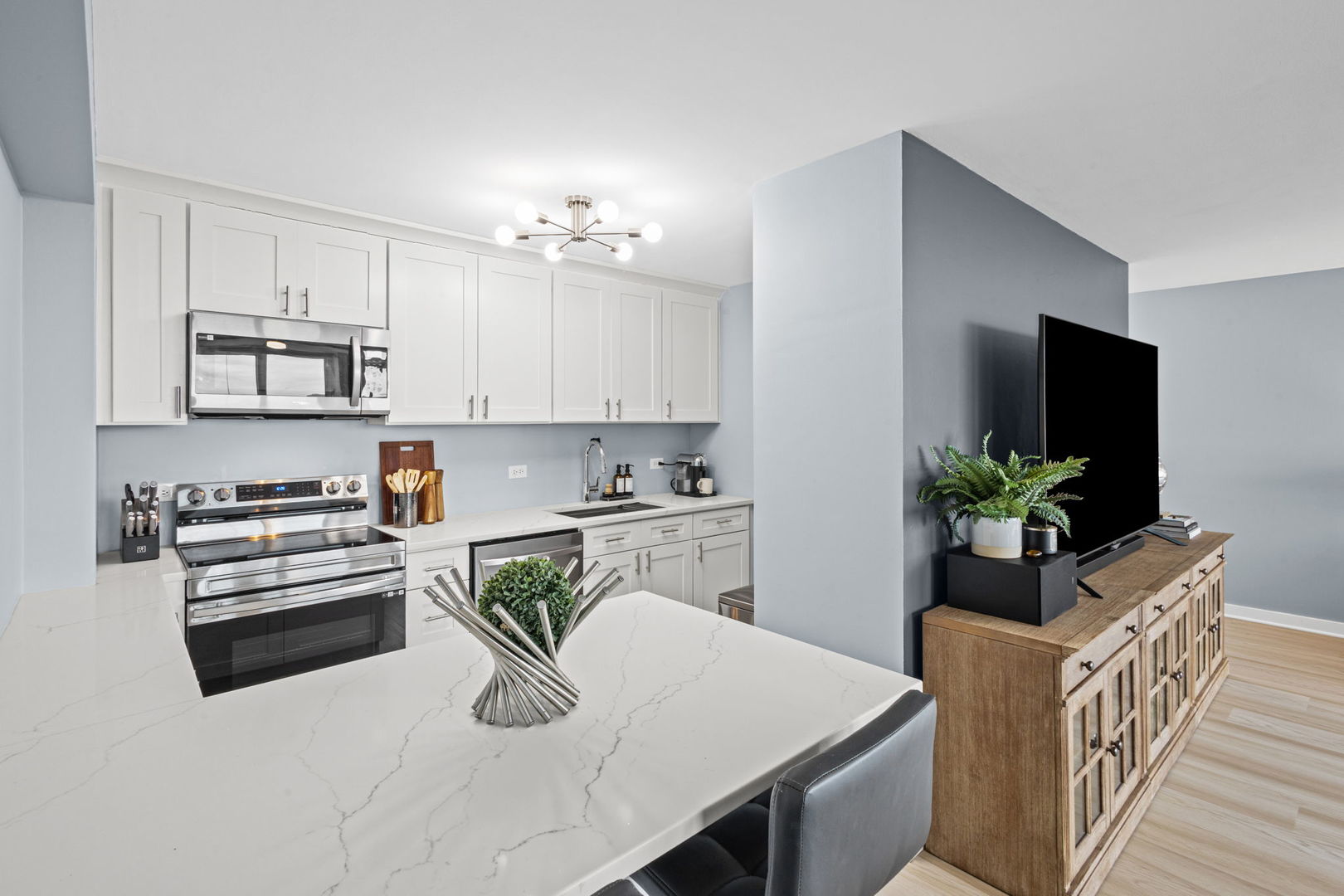 4250 N Marine Drive 2730 Property Photo 7