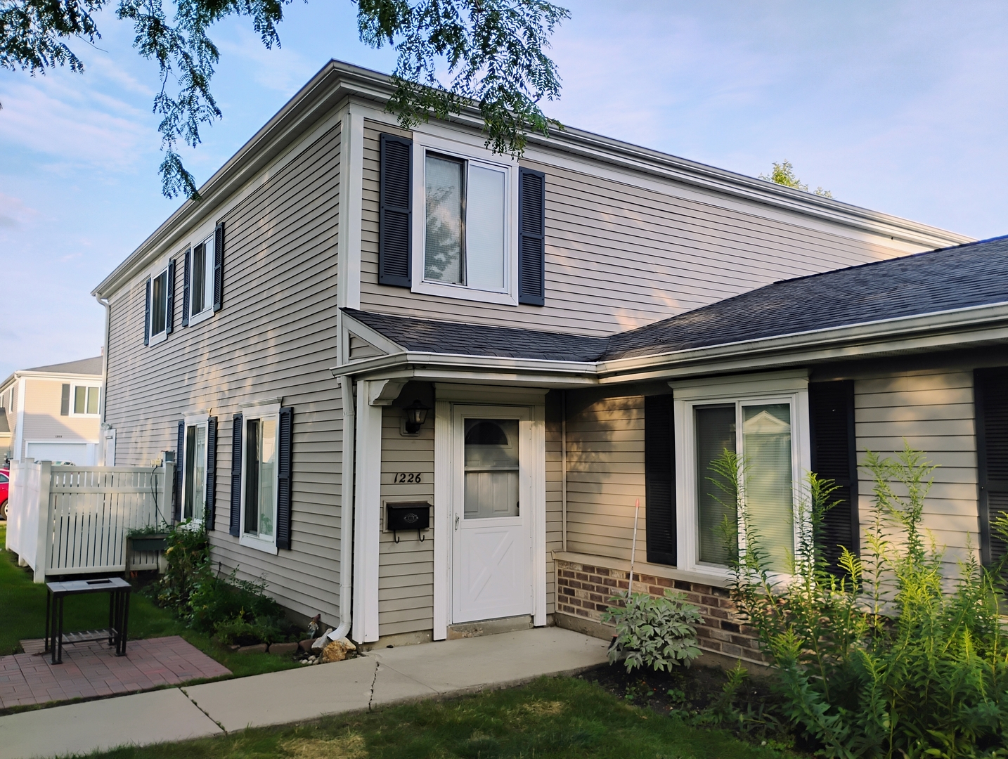 1226 COVE Drive Property Photo 1