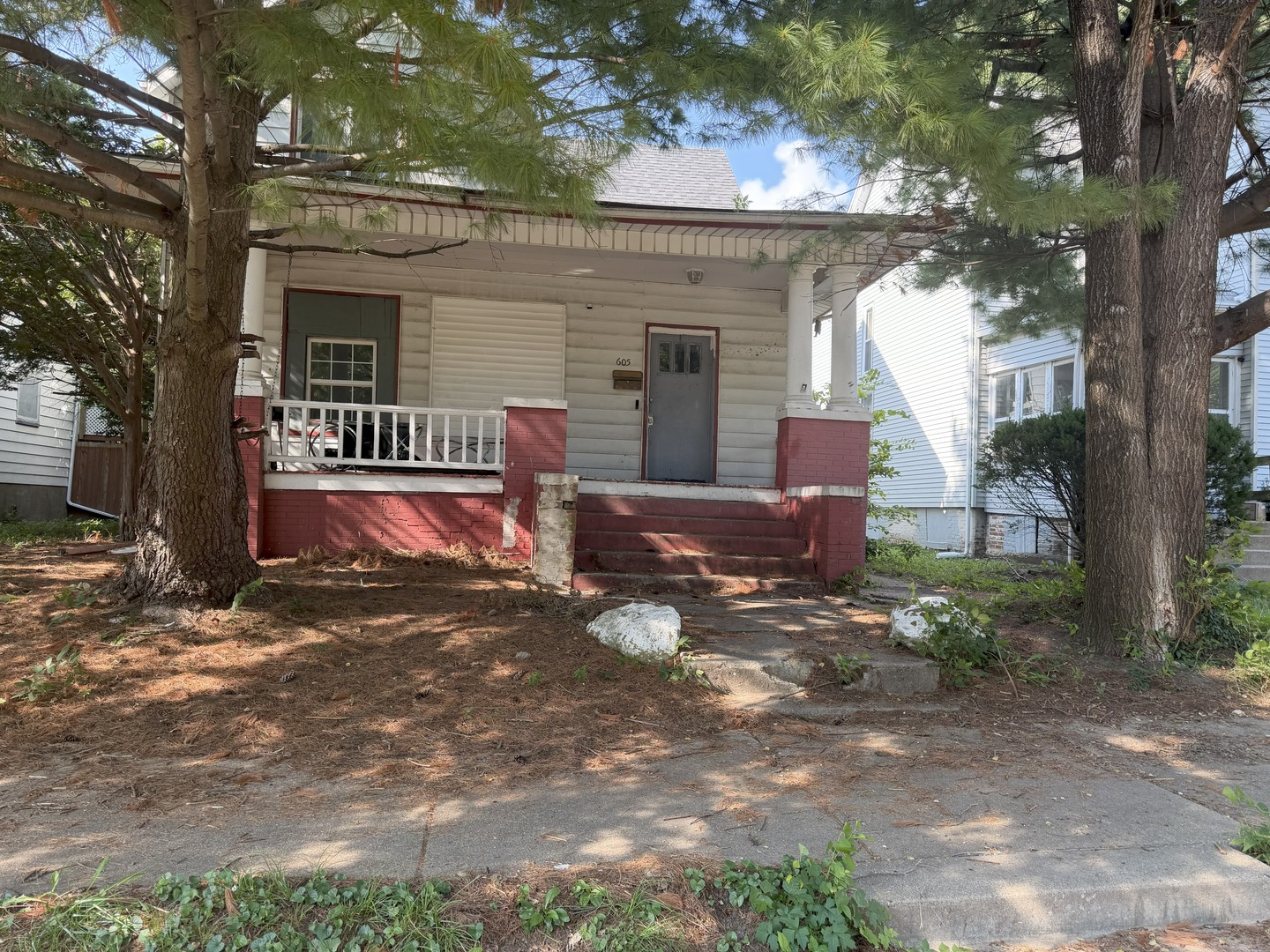 605 W Armstrong Avenue