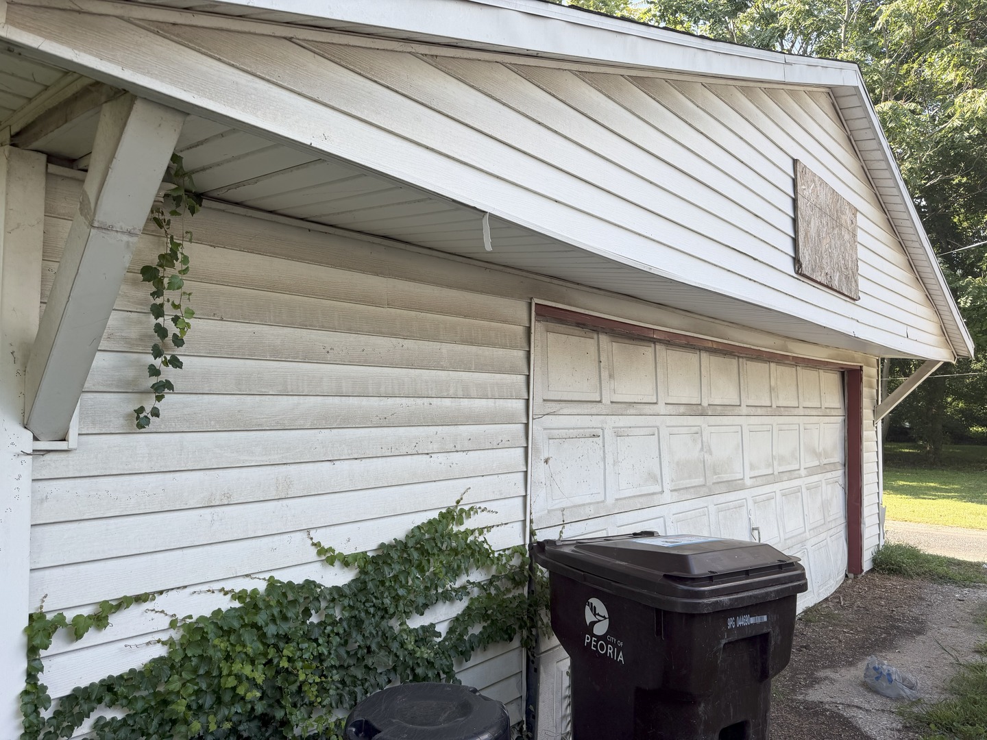 605 W Armstrong Avenue Property Photo 7