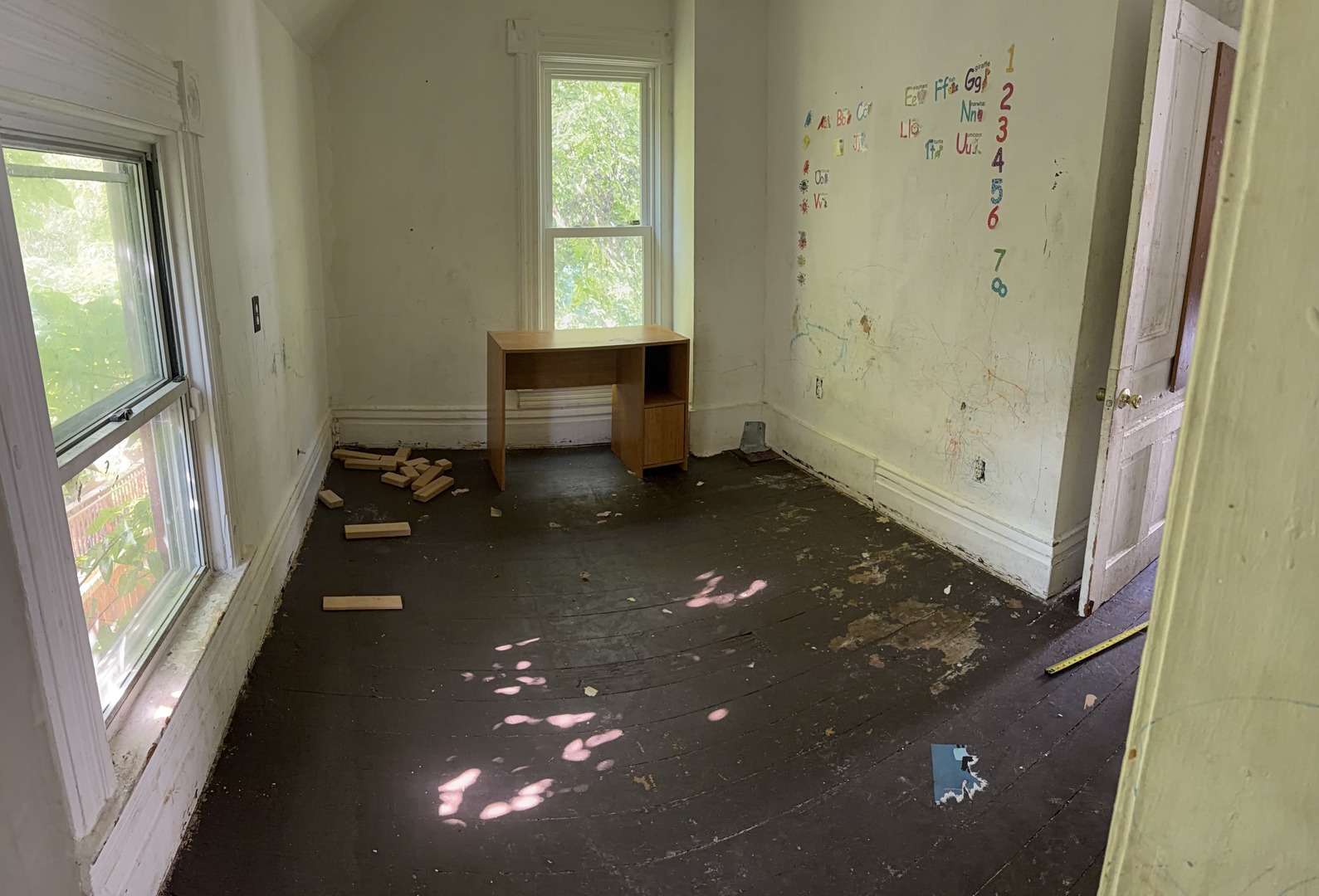 605 W Armstrong Avenue Property Photo 9