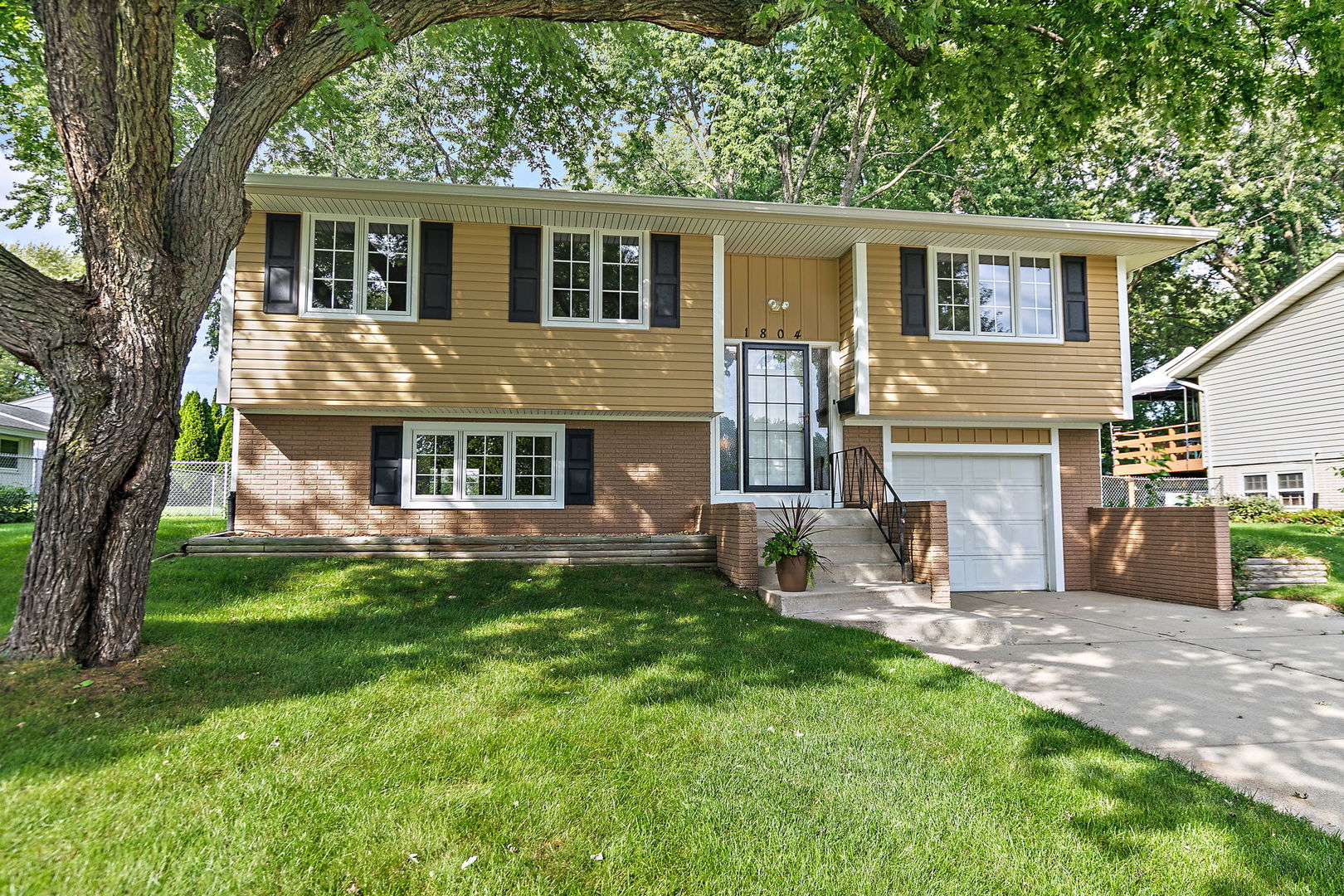1804 Syracuse Lane Property Photo 3