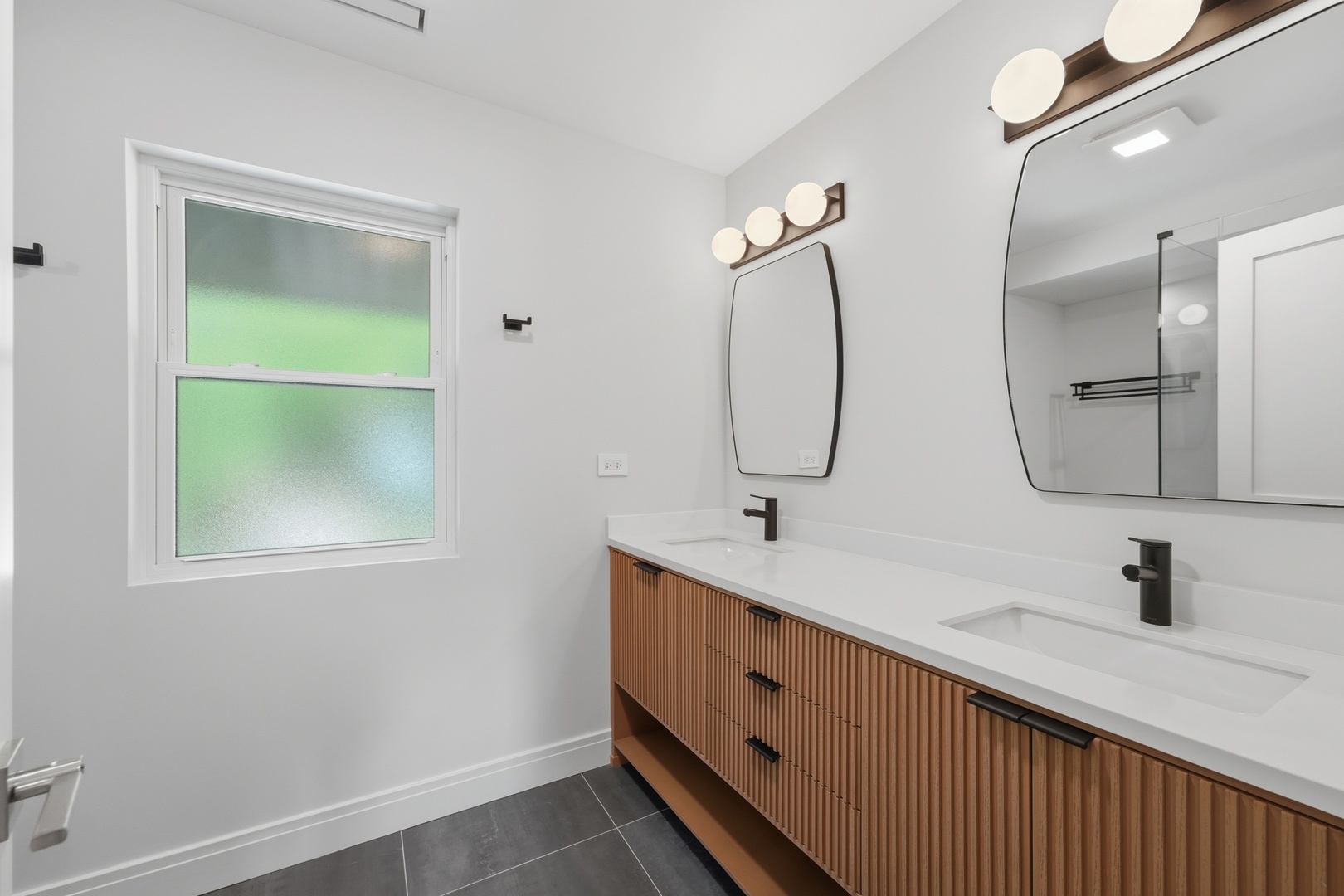 3923 Clausen Avenue Property Photo 20