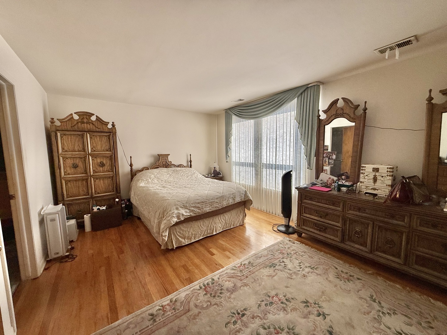 816 S Laflin Street Property Photo 13