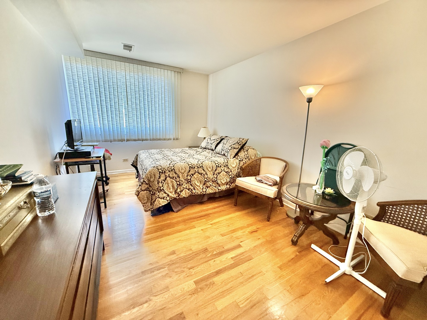 816 S Laflin Street Property Photo 15