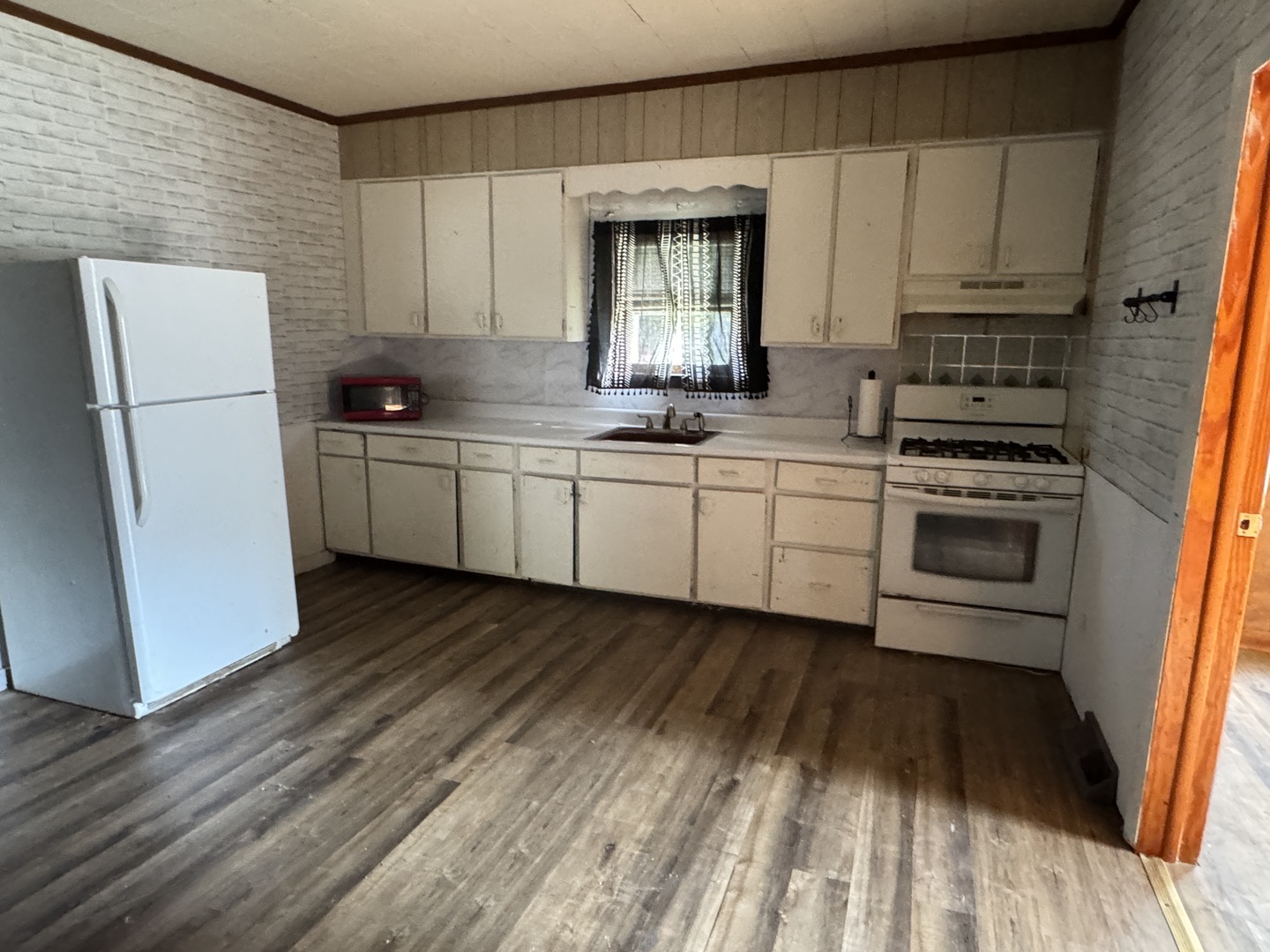 210 W Park Street Property Photo 5