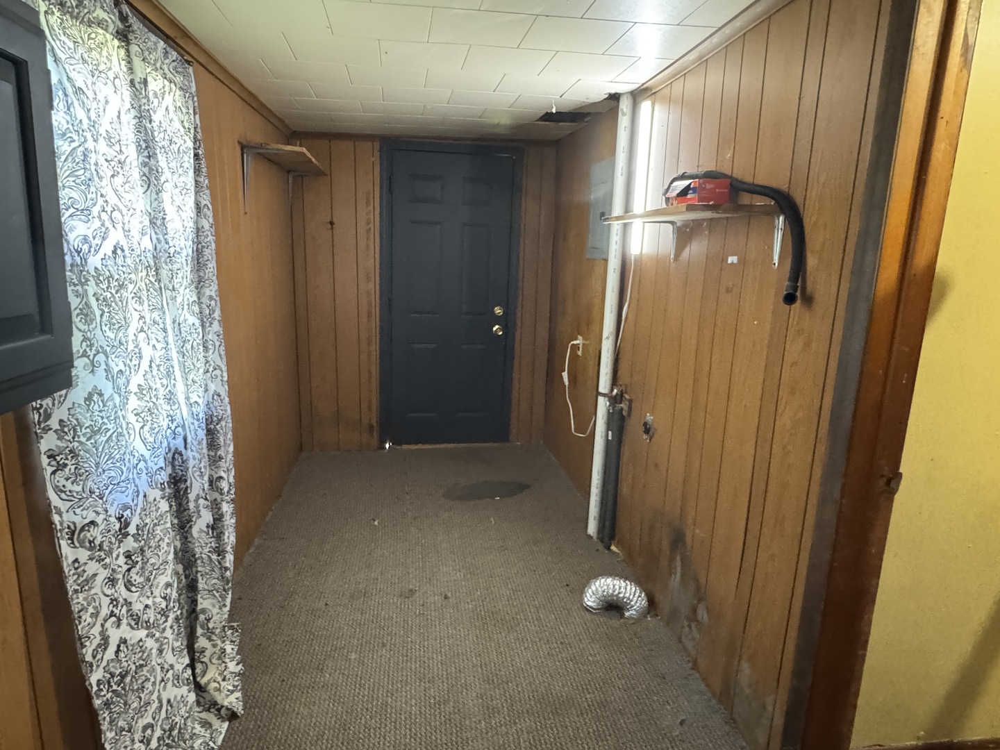 210 W Park Street Property Photo 8