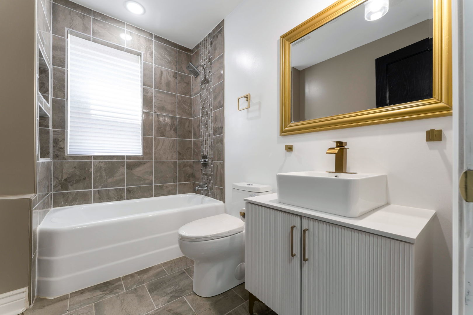 1414 S 58th Avenue 2 Property Photo 8