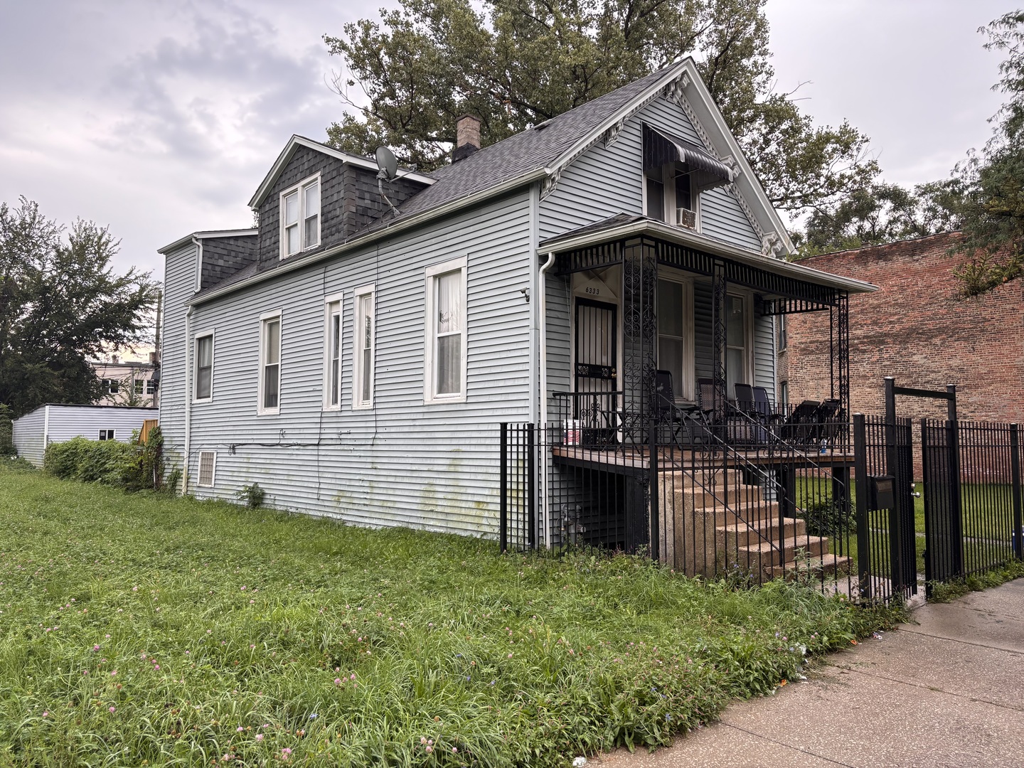 6333 S Carpenter Street Property Photo 2