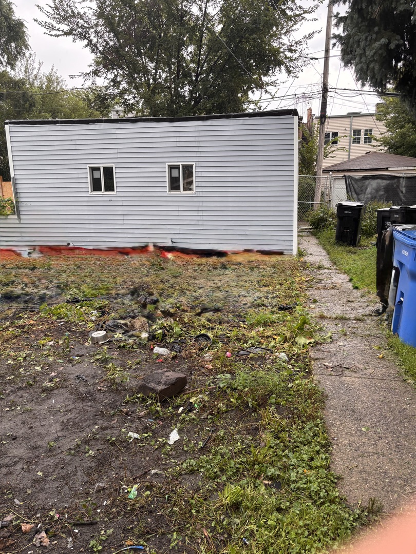 6333 S Carpenter Street Property Photo 4