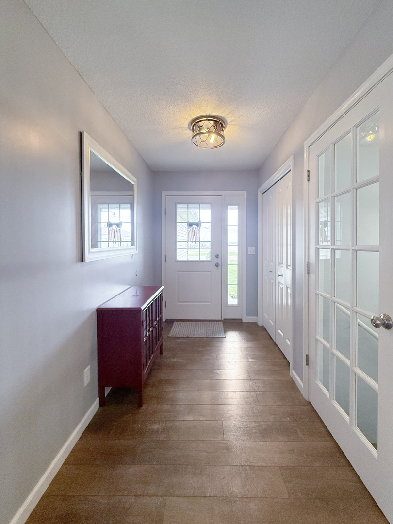 103 E Center Street Property Photo 3