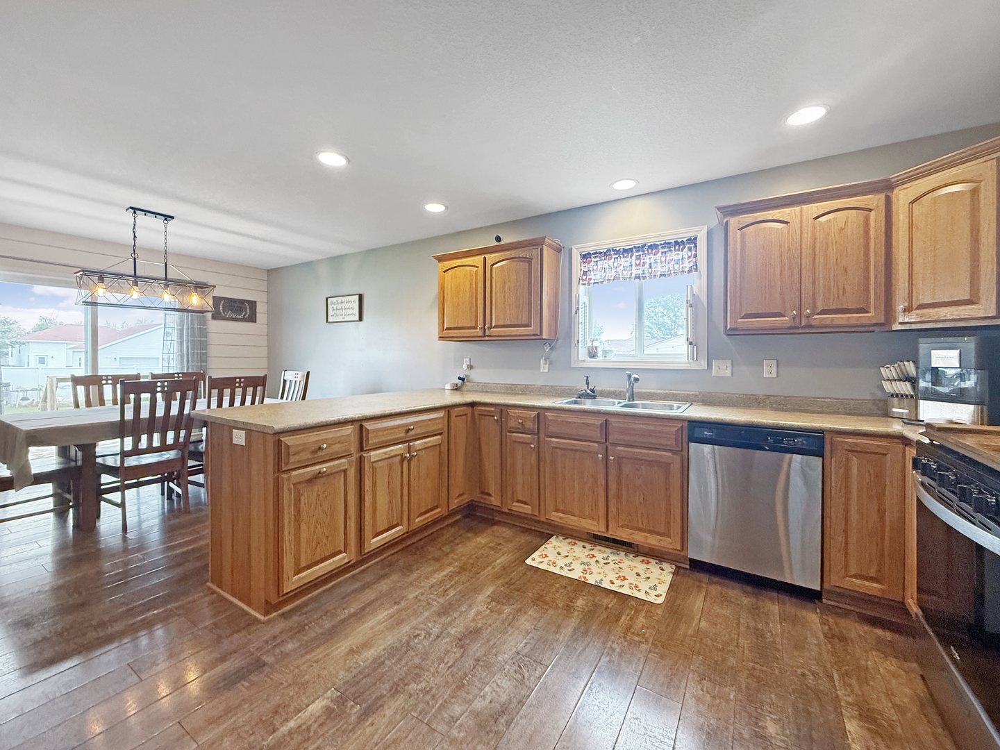 103 E Center Street Property Photo 10