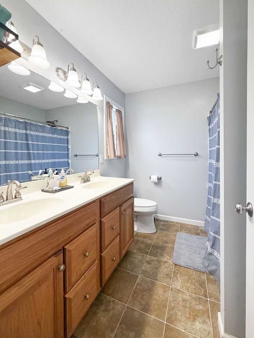 103 E Center Street Property Photo 14