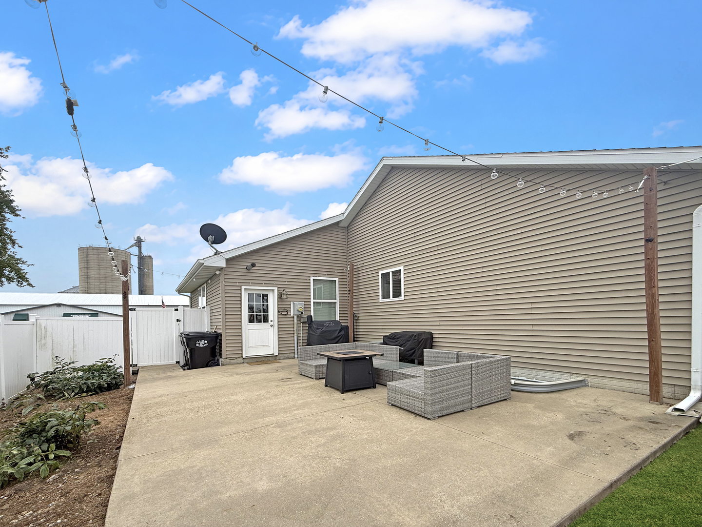 103 E Center Street Property Photo 23