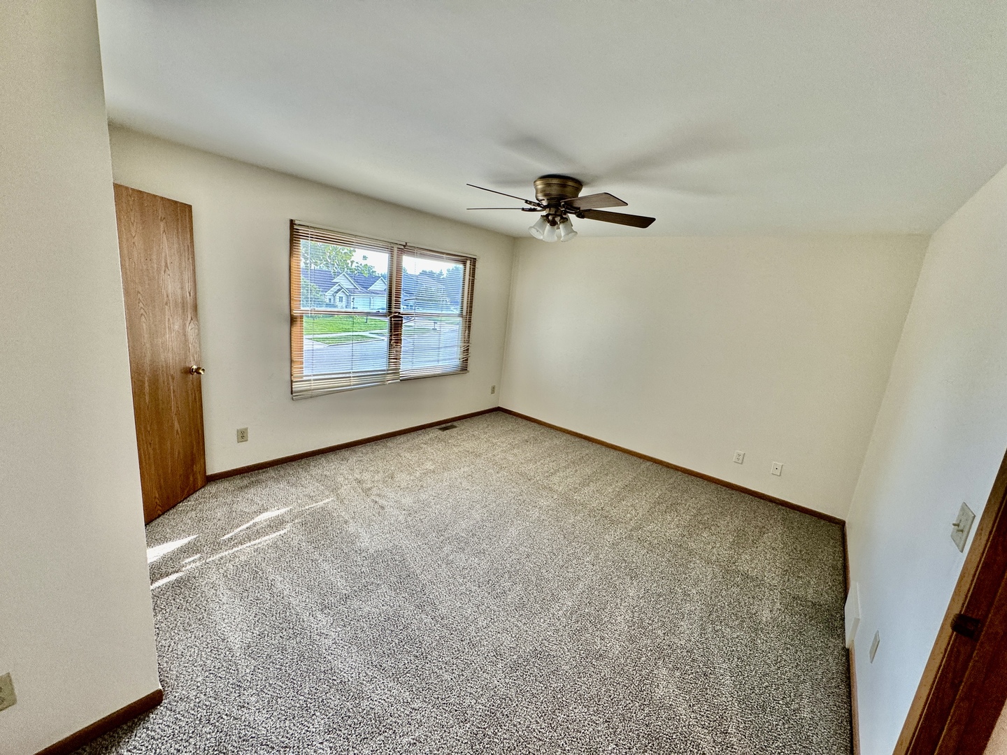 1383 Moluf Street Property Photo 6