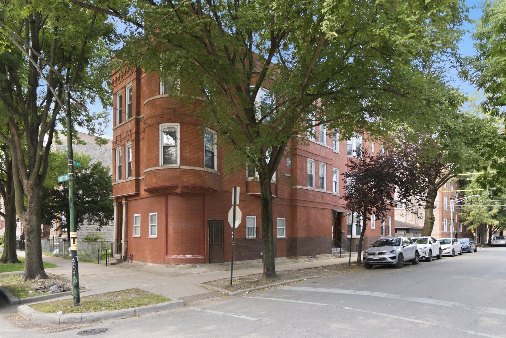 2500 W Walton Street Property Photo 2
