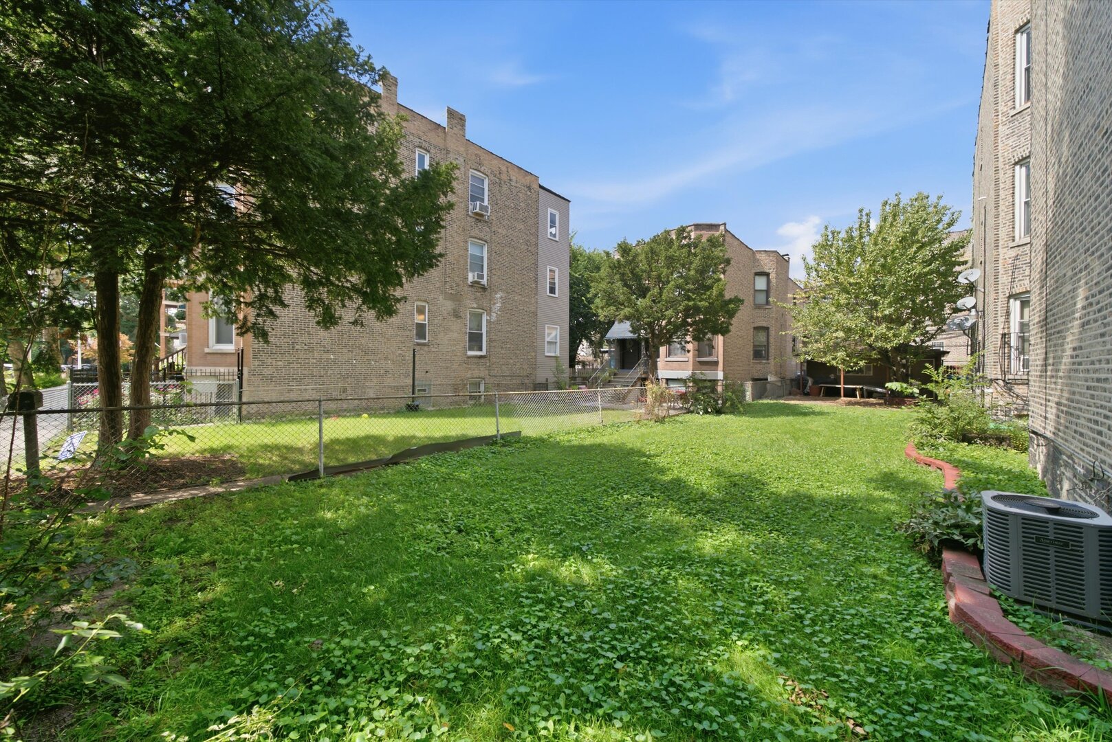 2500 W Walton Street Property Photo 4