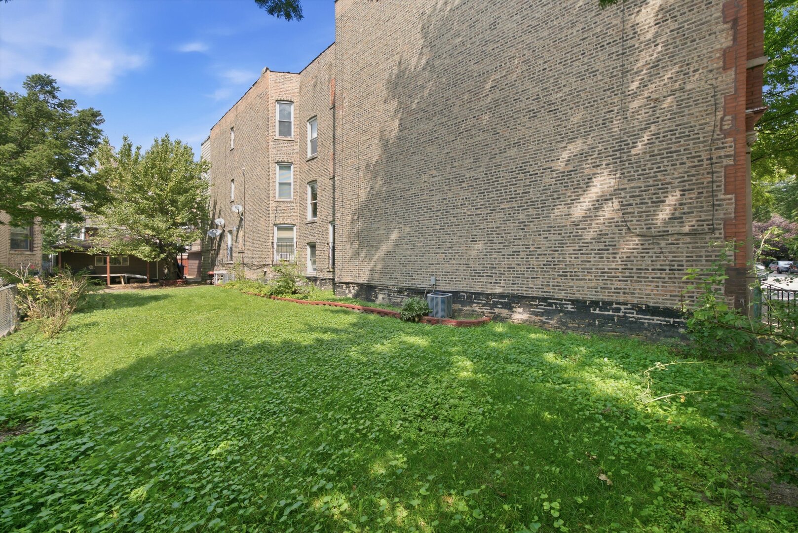 2500 W Walton Street Property Photo 8