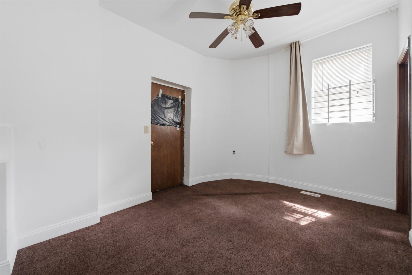 2500 W Walton Street Property Photo 13