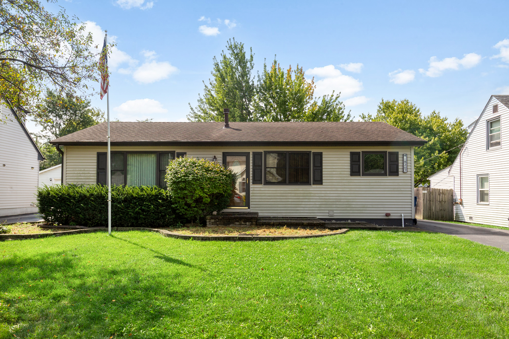 18207 W Big Oaks Road Property Photo 1