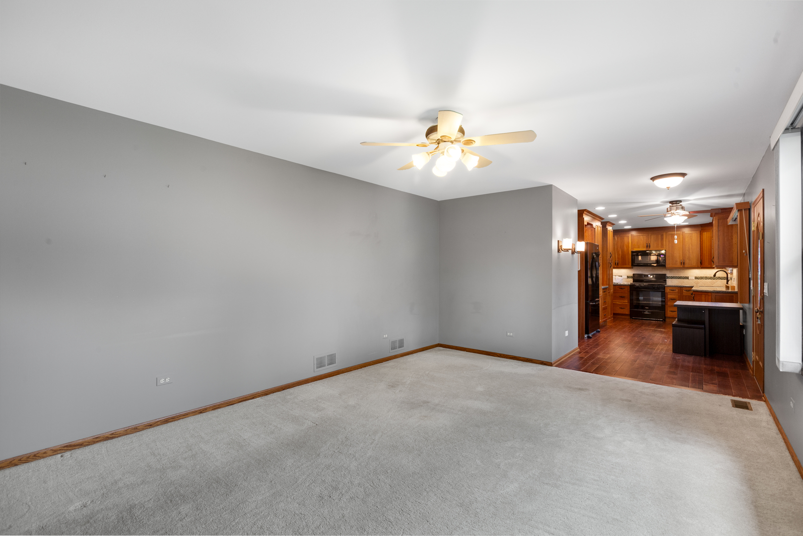 18207 W Big Oaks Road Property Photo 6