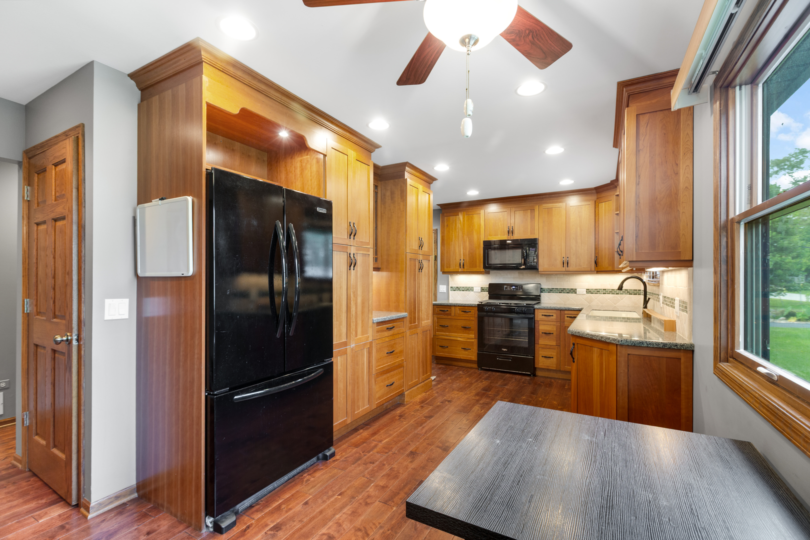18207 W Big Oaks Road Property Photo 7