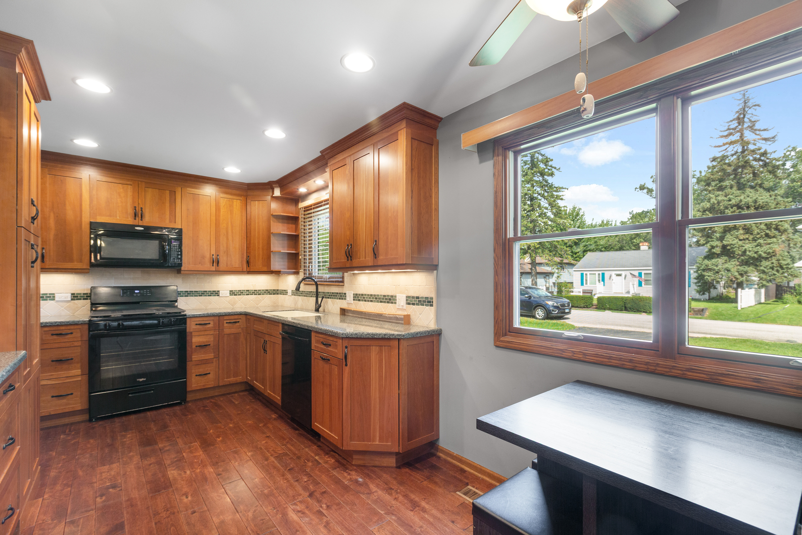 18207 W Big Oaks Road Property Photo 8