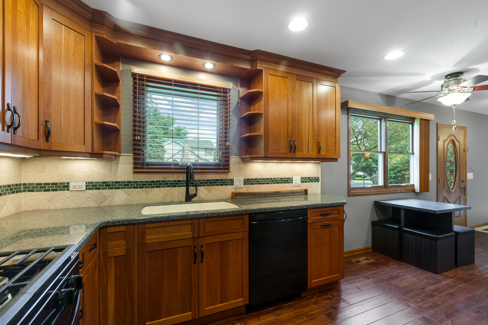 18207 W Big Oaks Road Property Photo 9
