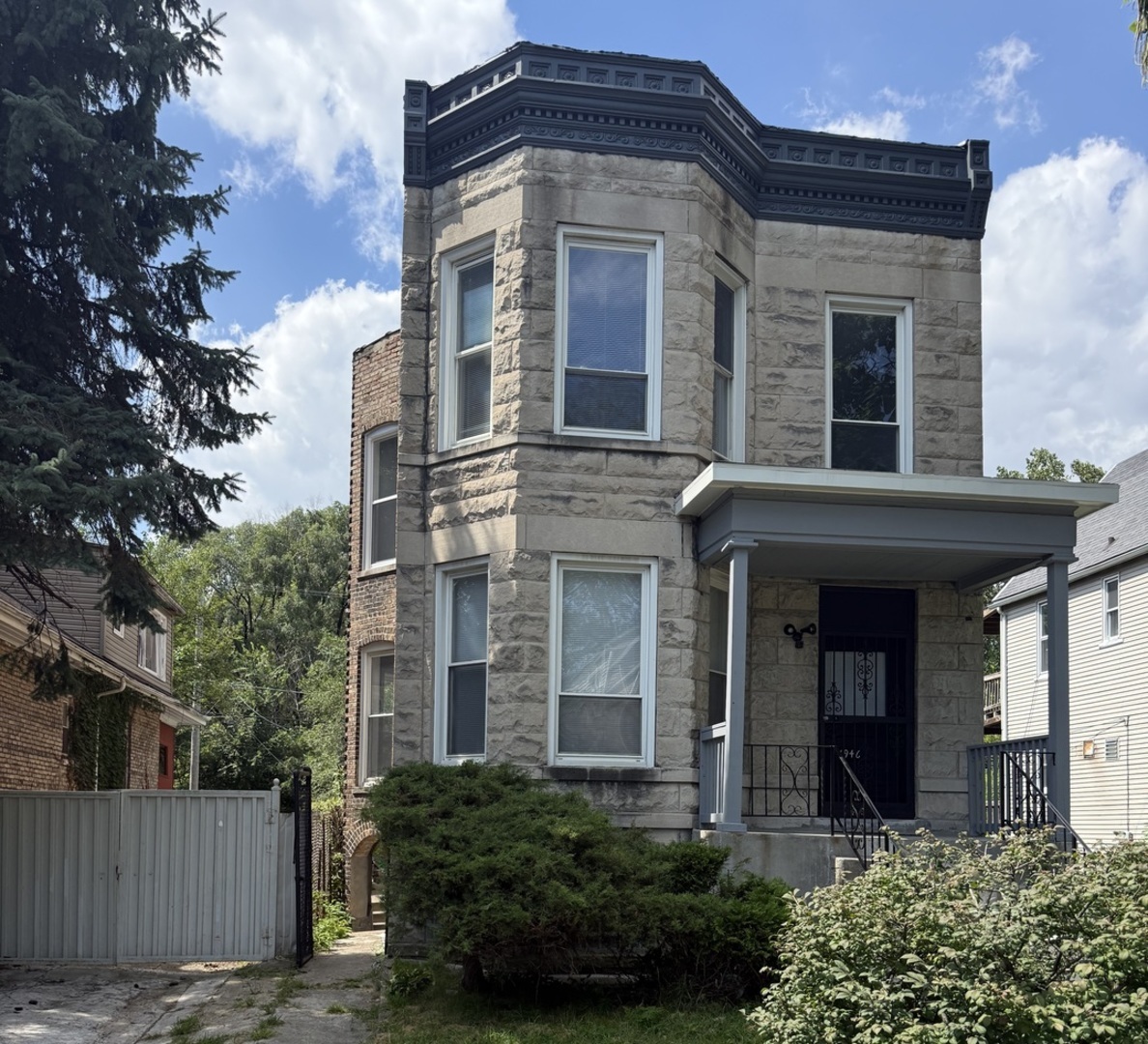 6946 S May Street Property Photo 1