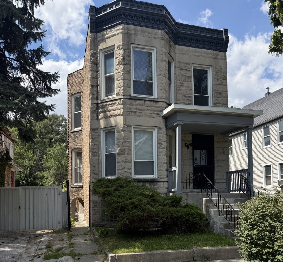 6946 S May Street Property Photo 4