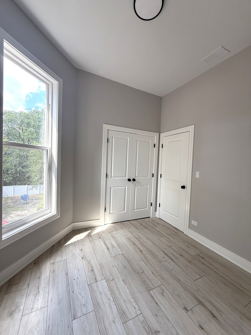 6946 S May Street Property Photo 12