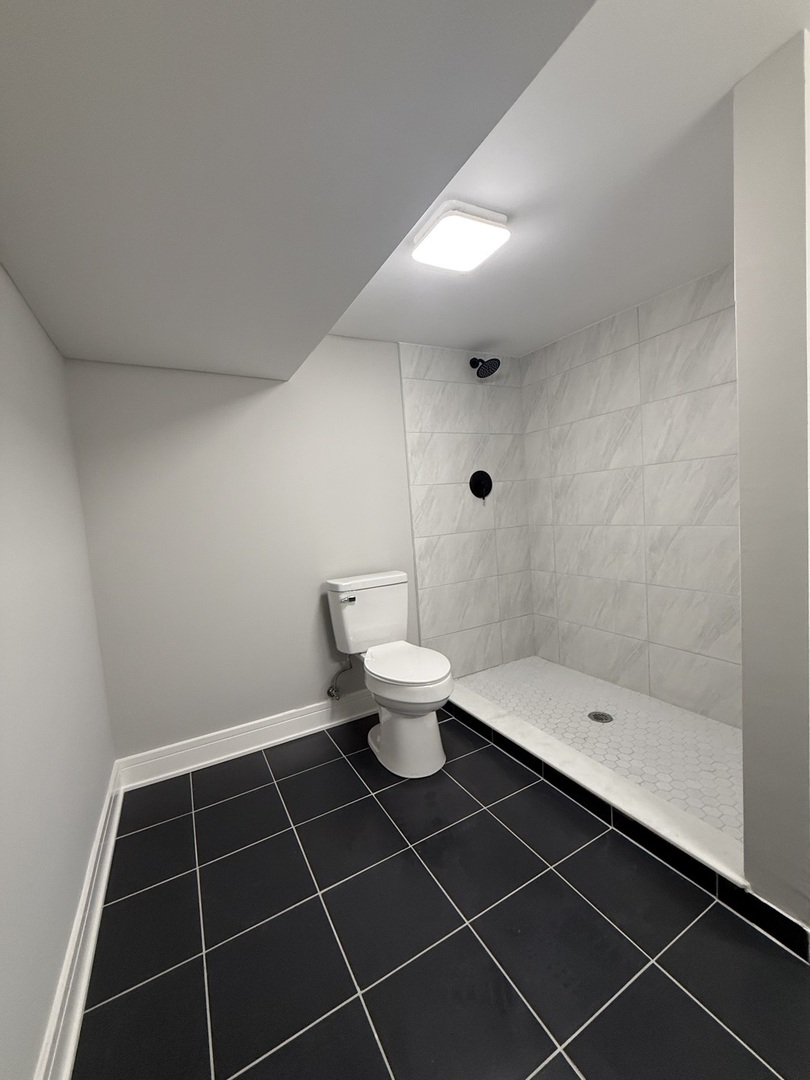 6946 S May Street Property Photo 17