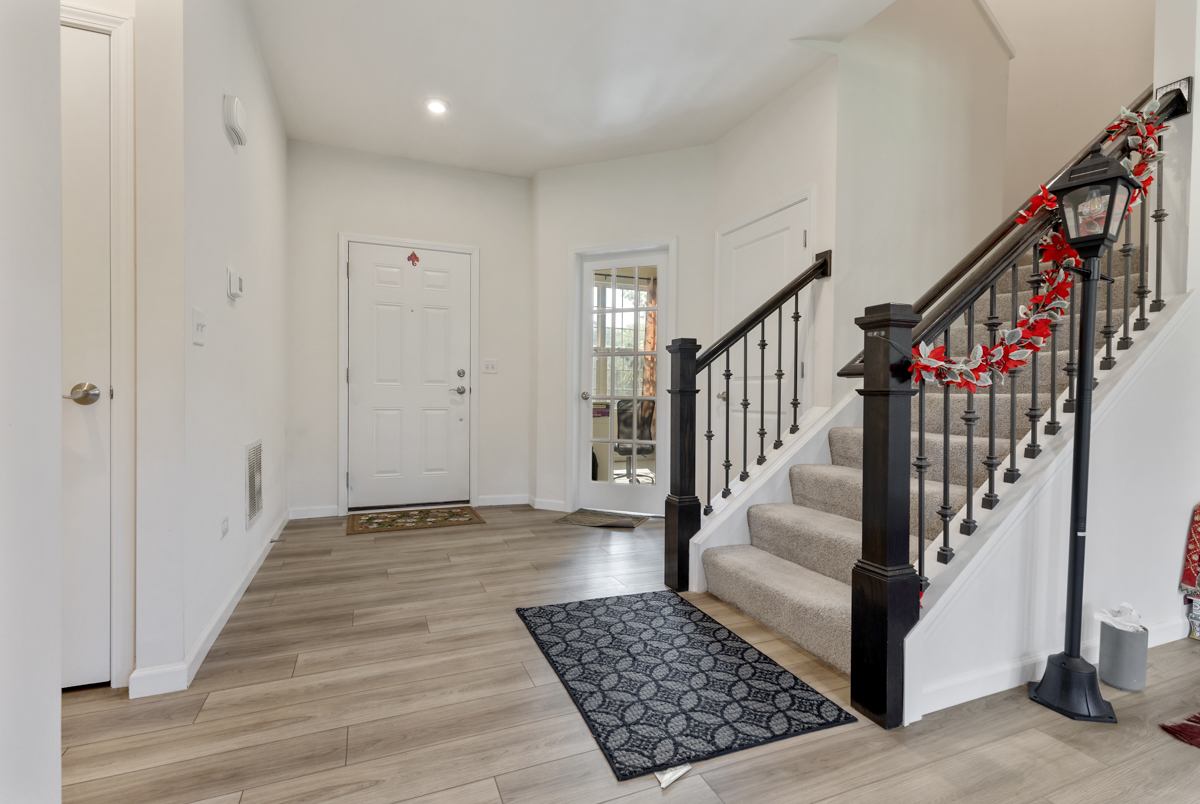 2215 Walnut Glen Boulevard Property Photo 3