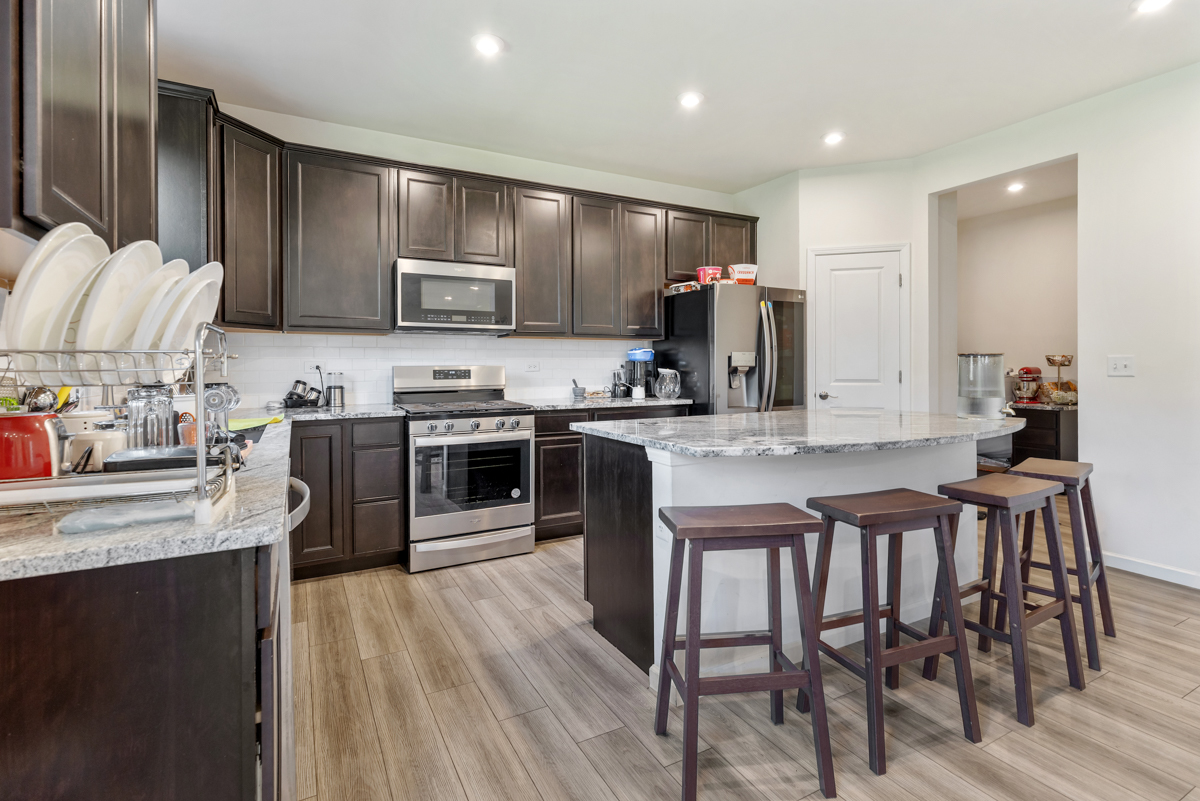 2215 Walnut Glen Boulevard Property Photo 8