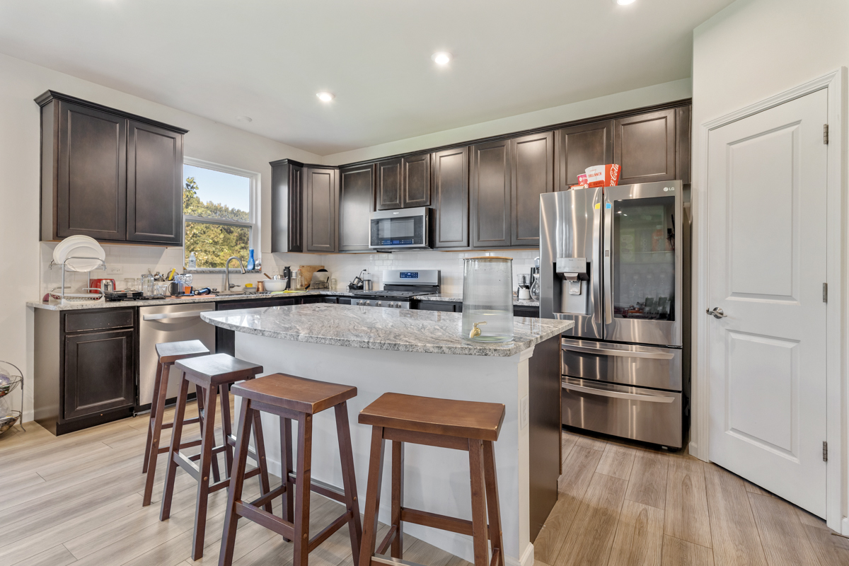 2215 Walnut Glen Boulevard Property Photo 9