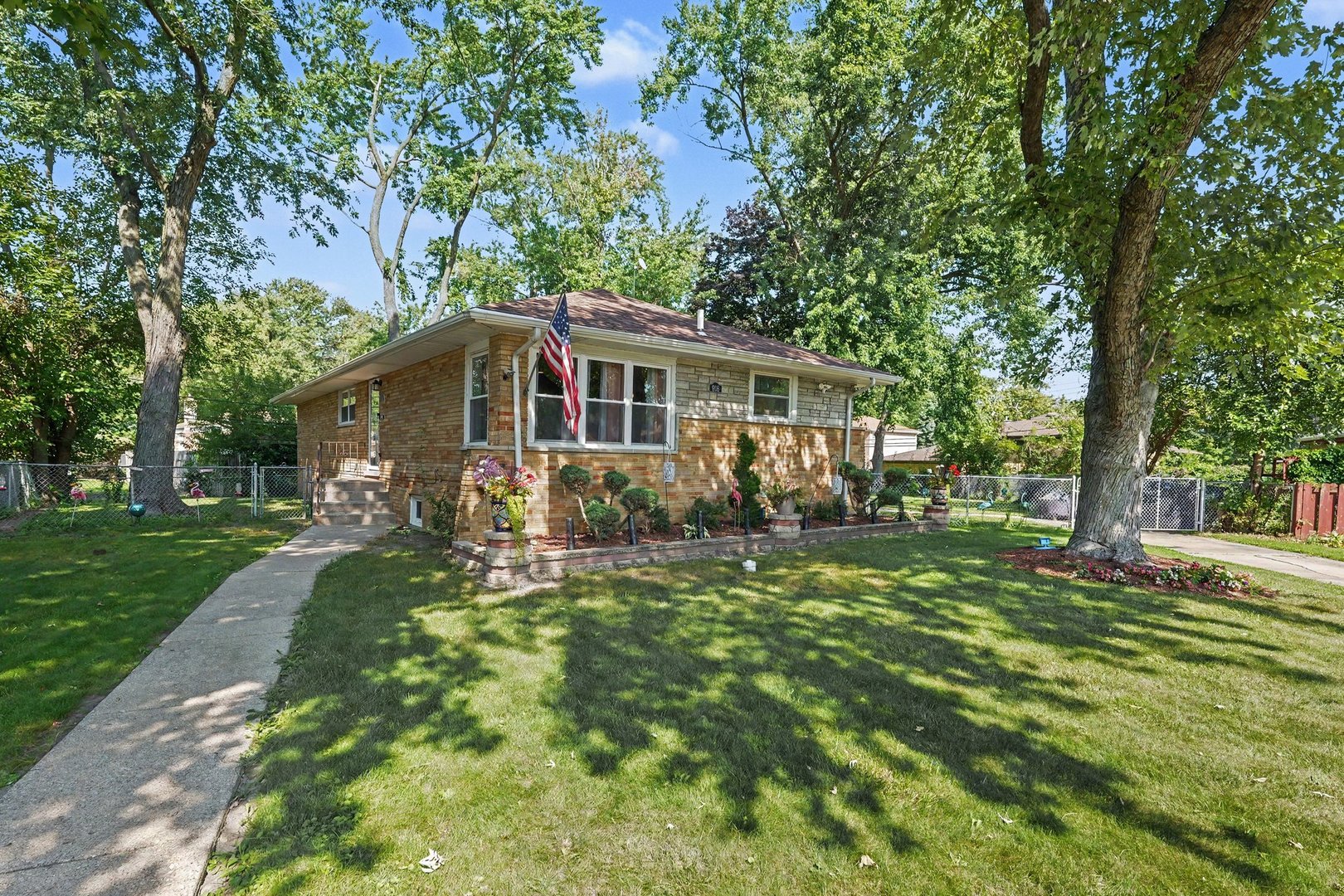 908 E 159th Place Property Photo 1