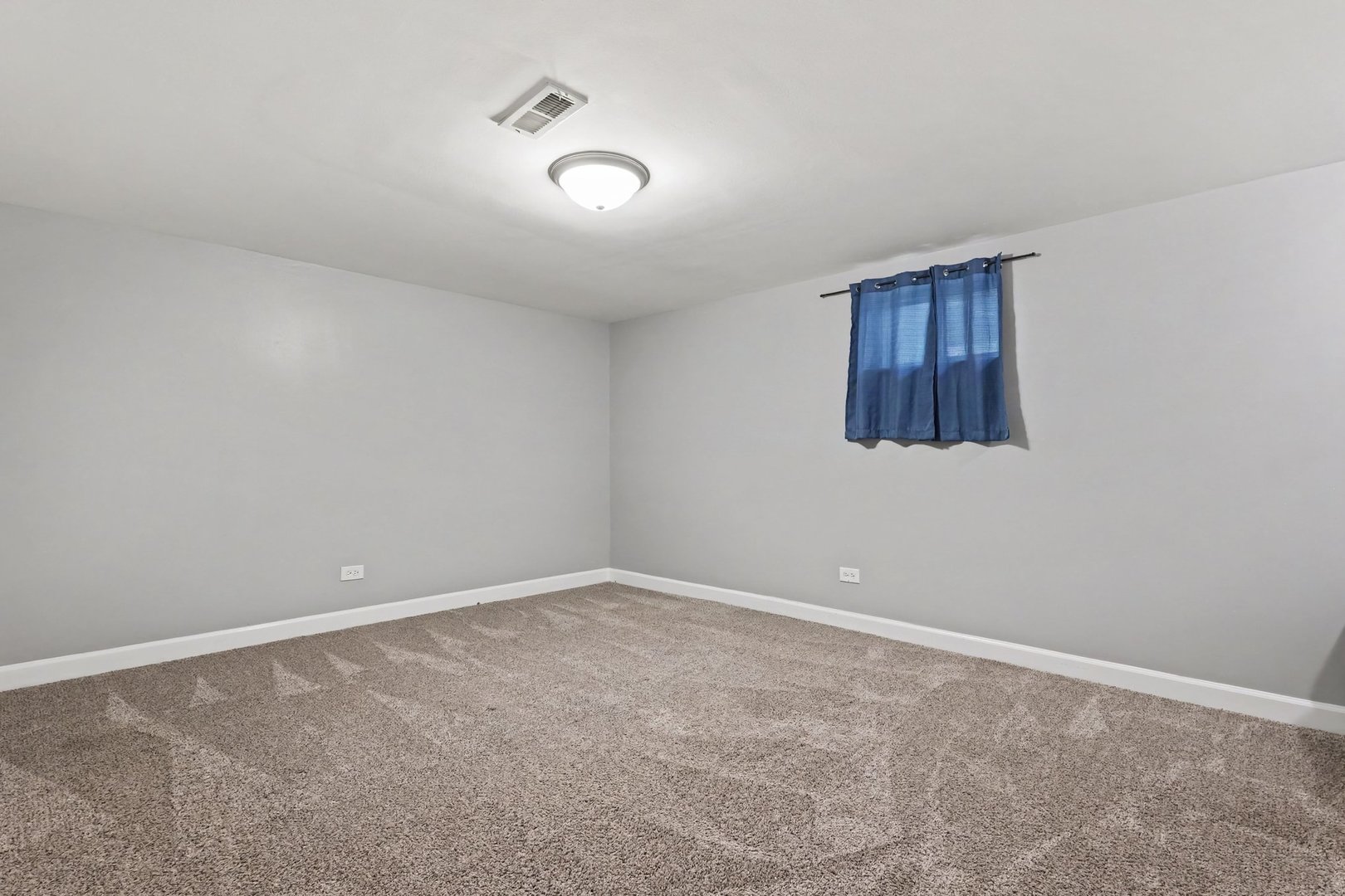 908 E 159th Place Property Photo 13