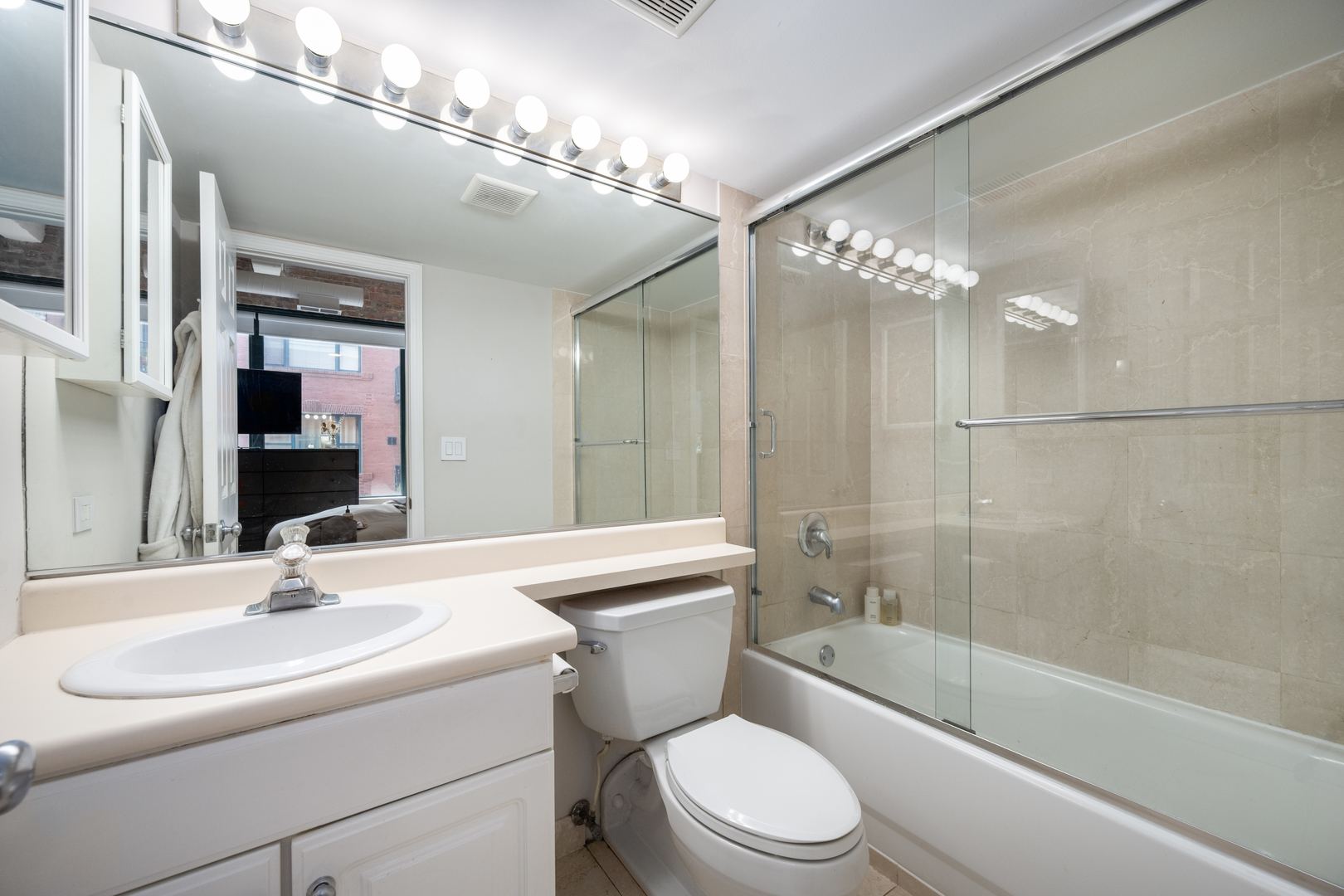 1439 S Michigan Avenue 402 Property Photo 17