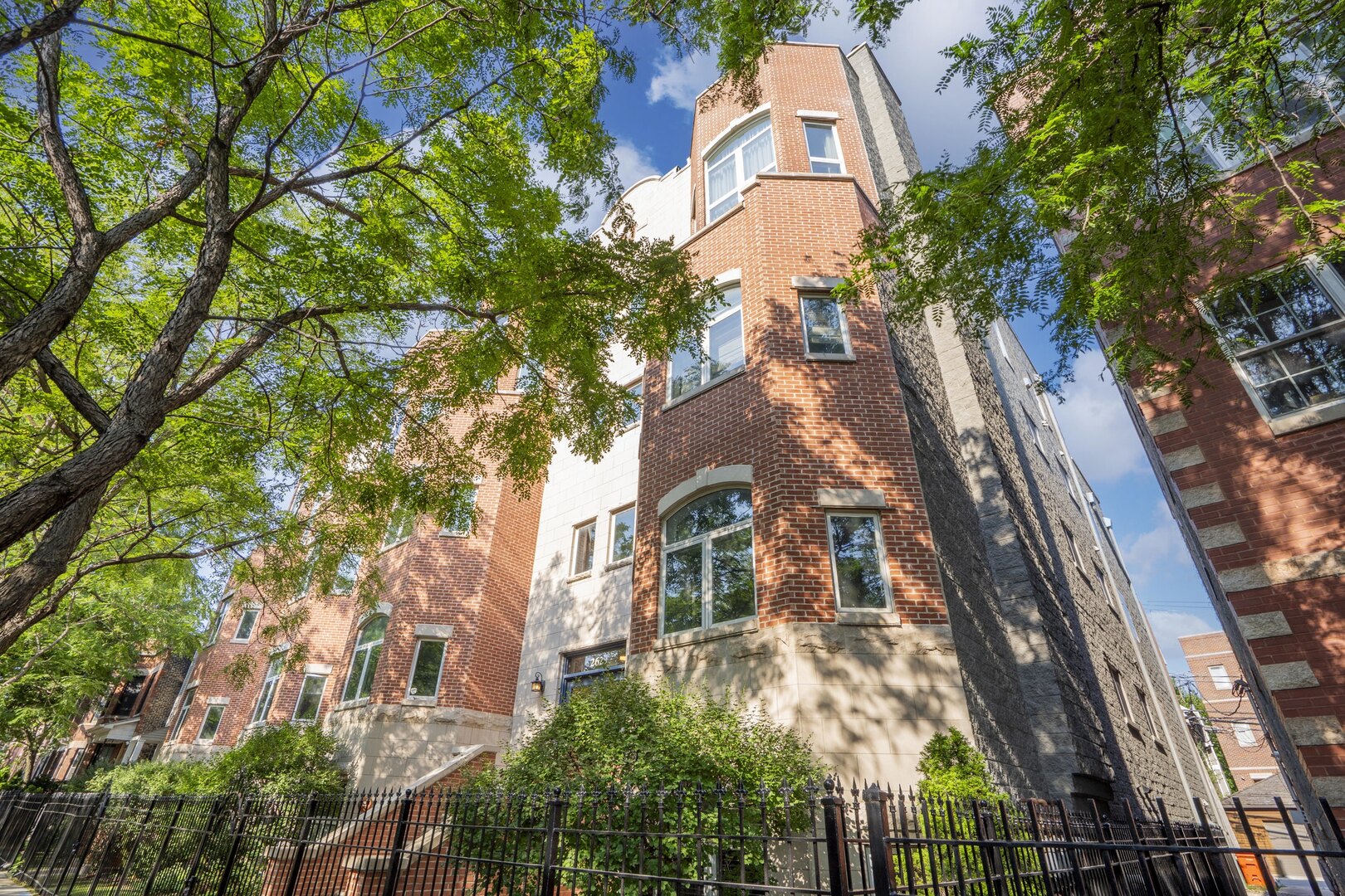 2625 N Ashland Avenue 1A Property Photo 1