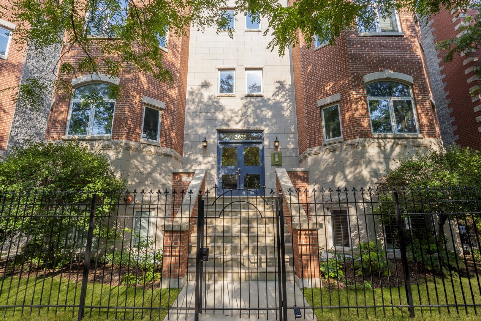 2625 N Ashland Avenue 1a Property Photo 2