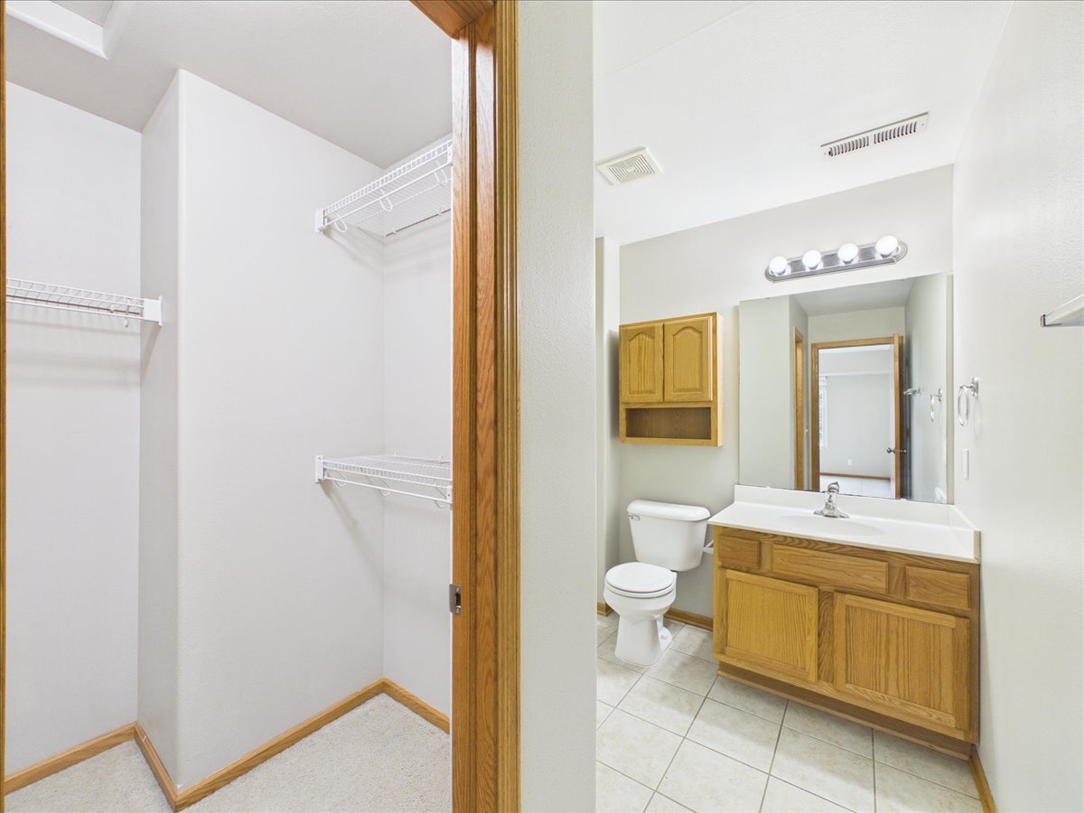 639 Queens Court 8 Property Photo 20