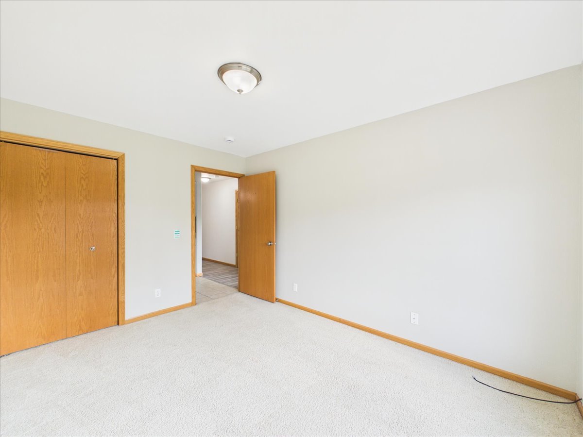 639 Queens Court 8 Property Photo 23